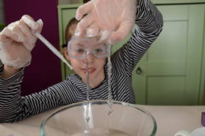 Play with science | Family activities for the Easter Holidays
